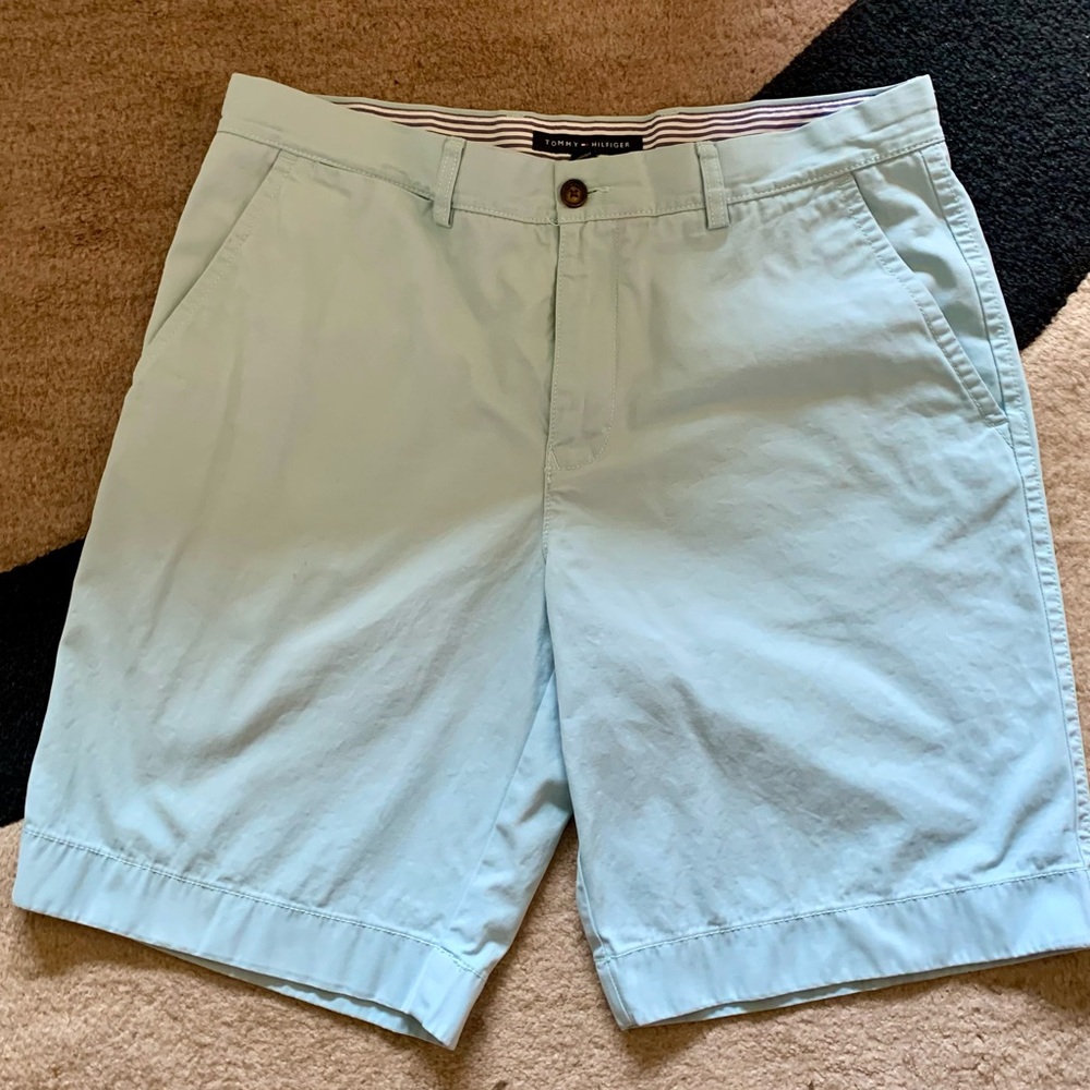 Men's Tommy Hilfiger, Classic Fit Chino Shorts Flat Front, Zip Fly. Exc Cond.